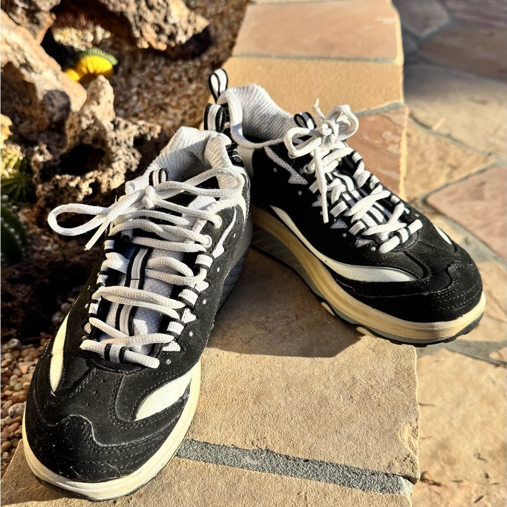 Skechers Shape-Ups Black & White Walking Sneakers | Women’s 6.5